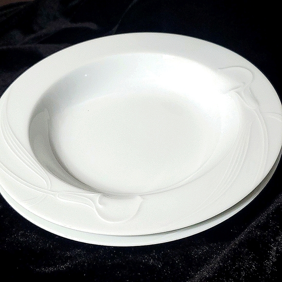 NEW Mikasa Classic Flair K 1991 Bowls Calla Lily Set of 2 - Picture 3 of 3